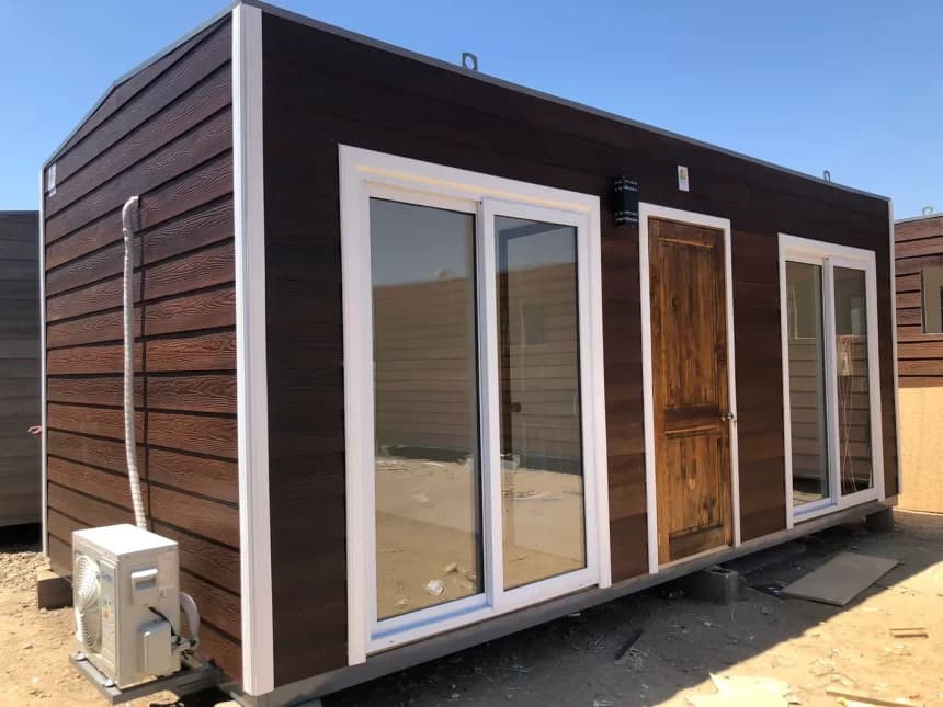 Cabaña de 6 x 3 m con 2 habitaciones y 1 baño
