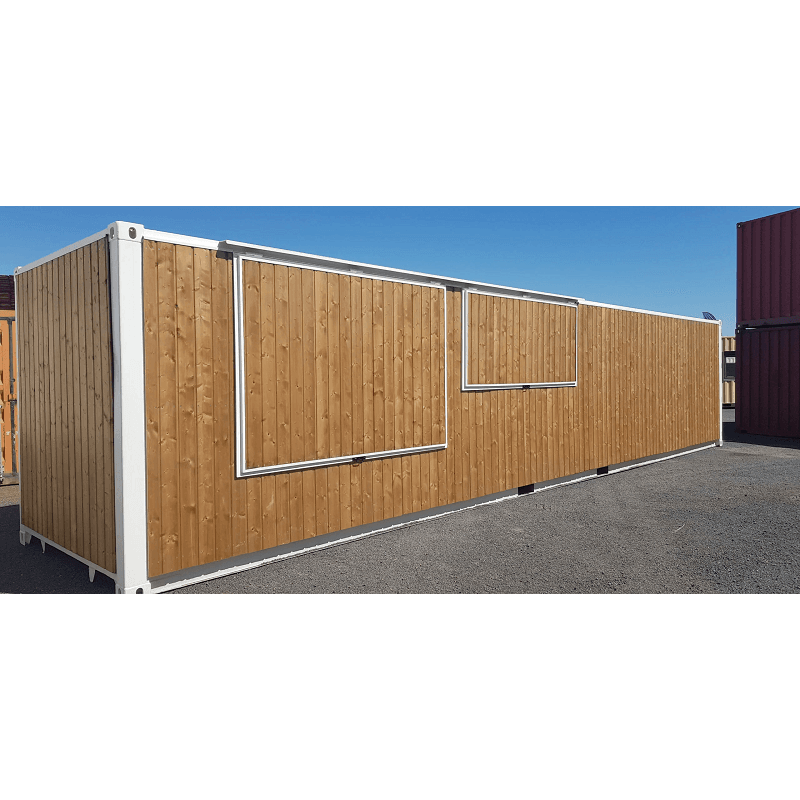Bar contenedor de 40 pies con acabado en madera